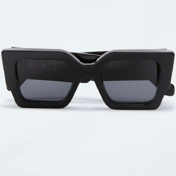 *NWT* OFF-WHITE CATALINA SUNGLASSES IN BLACK, SOLD OUT IN ALL STORES! - Picture 2 of 13